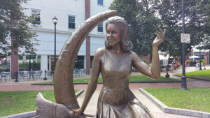 Something_Wicked_Salem_Bewitched_Statue_close
